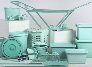 Empresa recicla lixo retirado do mar e o transforma em baldes, vassouras e potes domésticos Empresa recicla lixo retirado do mar e o transforma em baldes, vassouras e potes domésticos