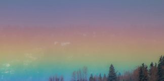 Fotógrafo captura uma foto única na vida de um ‘arco-íris horizontal’ que encheu o céu inteiro