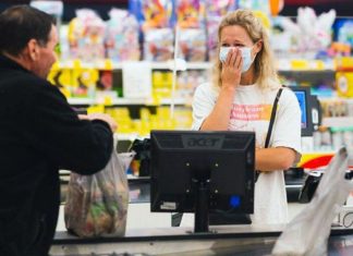 Rede de Supermercados surpreende os profissionais da saúde: Pagando a conta deles no caixa