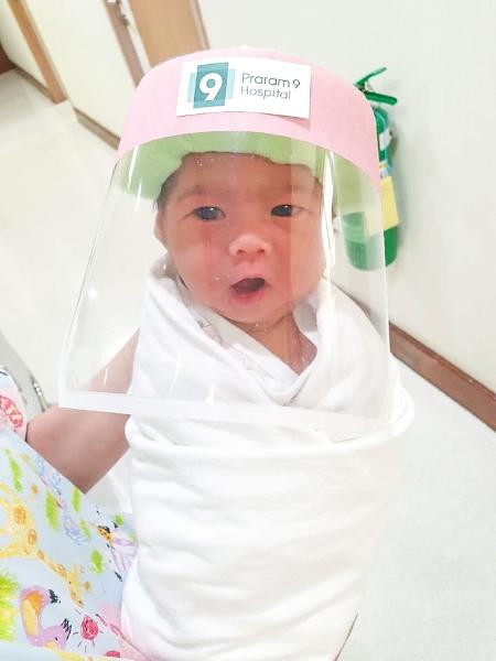 protetoresbebes - Bebês ganham máscaras de proteção facial em maternidade na Tailândia