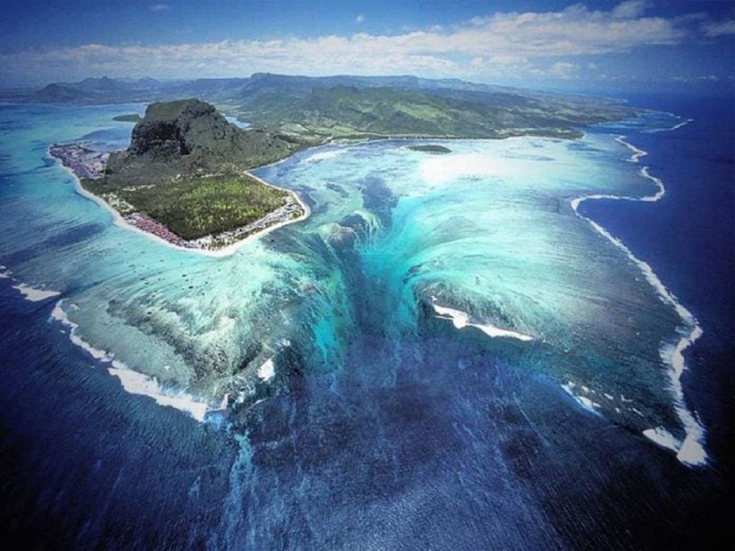 “Cachoeira subaquática” conheça esta beleza impressionante da Ilha Maurícia