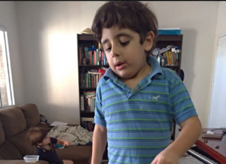 Mãe de uma criança autista faz um relato emocionante sobre atitudes de seu filho que foi dormir chorando no seu aniversário