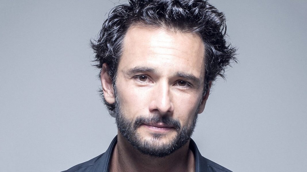 O que se esperava de Regina Duarte, veio de Rodrigo Santoro: uma merecida homenagem aos artistas falecidos