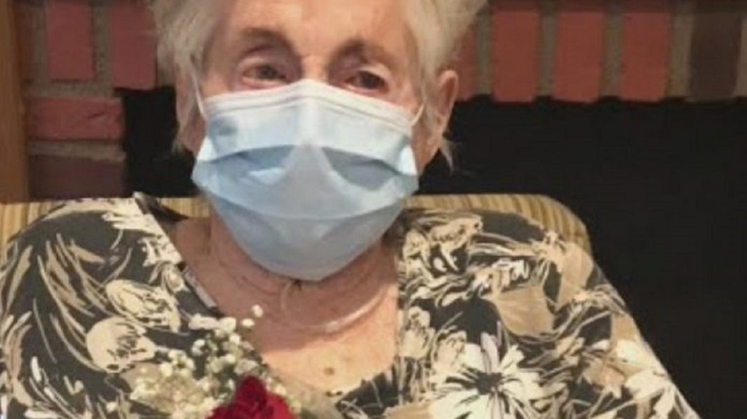 Bisavó de 105 anos, venceu o câncer e a Covid-19, e comemorou o dia das mães feliz da vida!