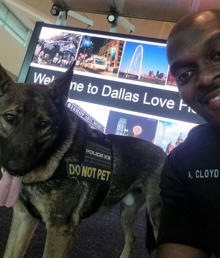 sensivel-mente.com - Policial tirando selfies com seu cão encanta a todos