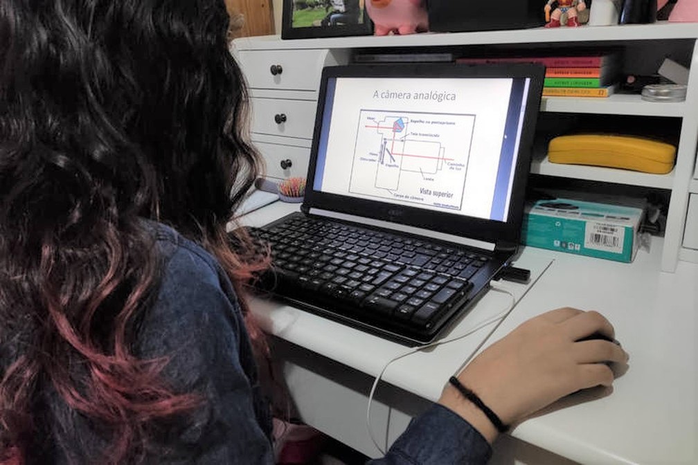 sensivel-mente.com - Jovem viralizou na internet dando aulas de álgebra. Educar milhares em quarentena