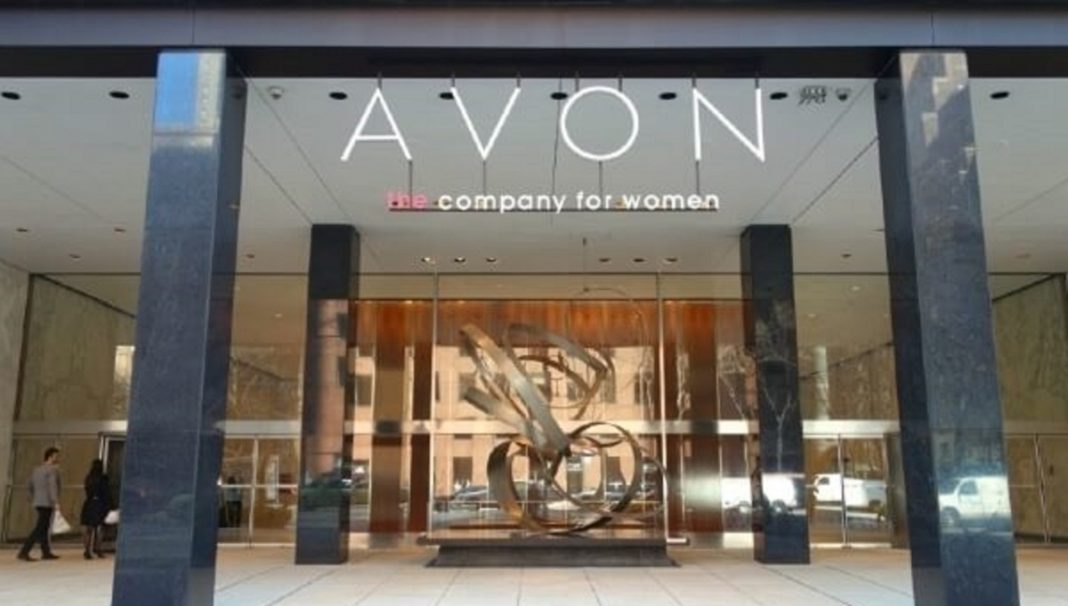 Avon demitiu executiva que tinha uma empregada idosa em condições semelhantes à escravidão