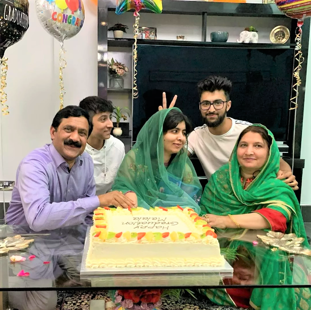 sensivel-mente.com - Malala Yousafzai festejou sua formatura na Universidade de Oxford