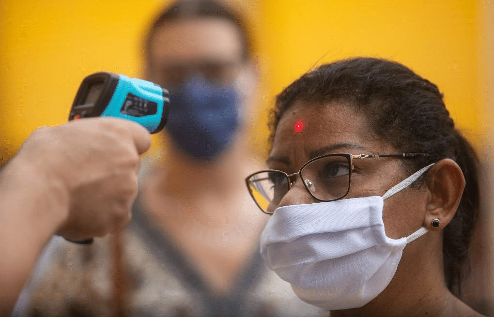 “Deus nos acuda”, reabertura do comércio em São Paulo leva multidões às ruas. sensivel-mente.com - “Deus nos acuda”, reabertura do comércio em São Paulo leva multidões às ruas.