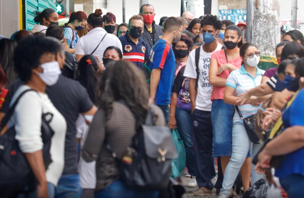 sensivel-mente.com - “Deus nos acuda”, reabertura do comércio em São Paulo leva multidões às ruas.