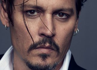 Johnny Depp visita virtualmente crianças internadas em hospital fantasiado de Jack Sparrow.