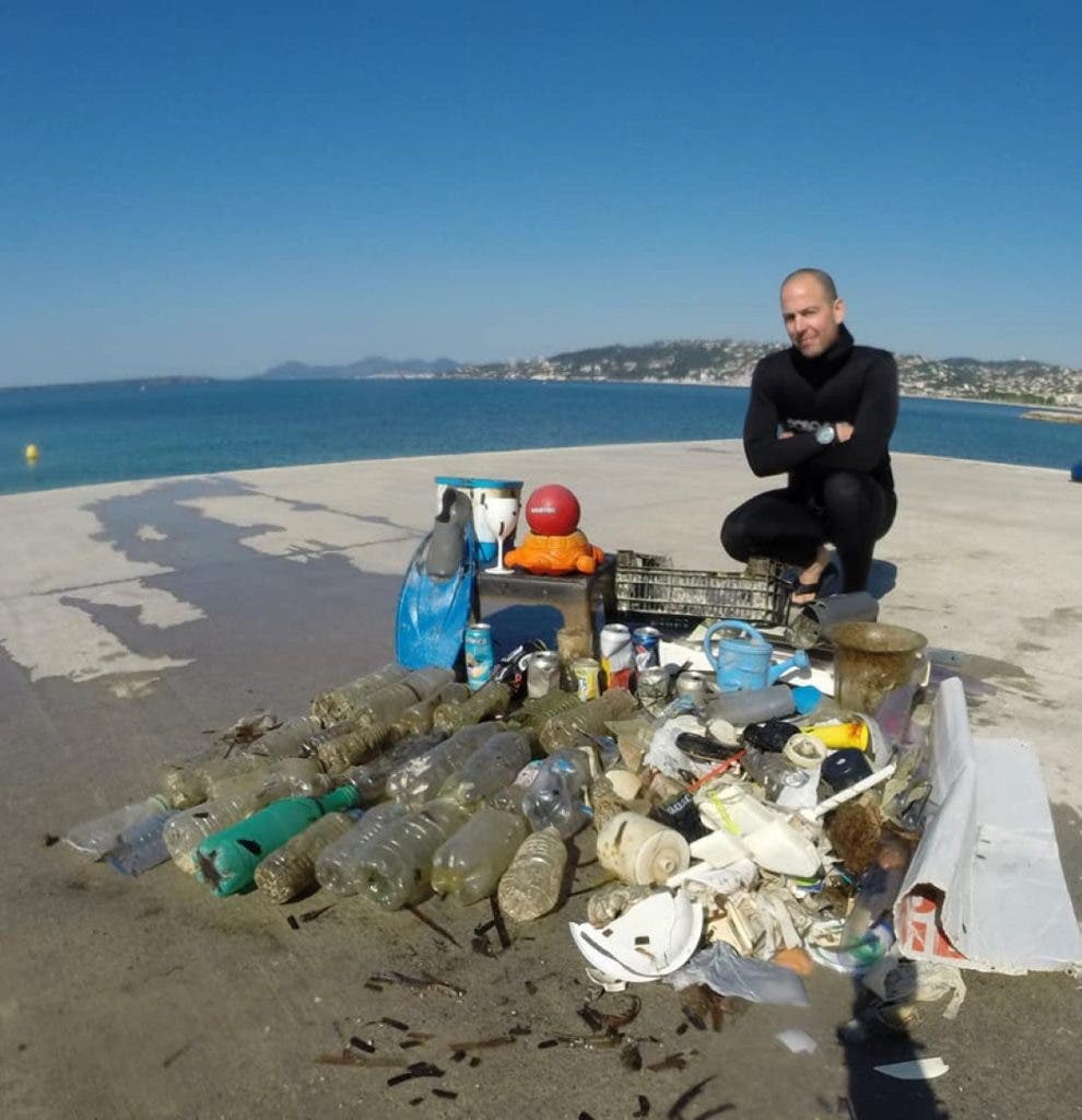 sensivel-mente.com - Brevemente no Mediterrâneo terá  mais máscaras e luvas do que águas-vivas: tristes imagens do fundo do mar da Riviera Francesa.