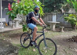 Professor pedala 7 km em sua bicicleta e leva ensino para seus alunos sem internet nesta pandemia