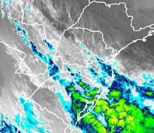 Novo ciclone chega ao RS, deixa ruas alagadas e mais de 300 moradores saem de suas casas.