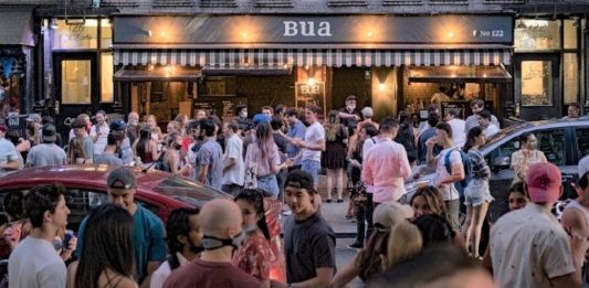 Universitários do Alabama promovem festa “covid” para ver quem se contamina primeiro