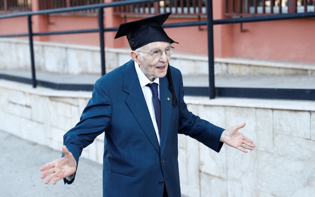 1 - Com 96 anos, ele realizou seu sonho de se formar em História em uma universidade da Itália