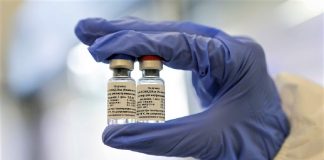 Rússia anuncia que médicos serão vacinados primeiro contra a Covid-19 em 2 semanas e reafirma que a vacina é segura