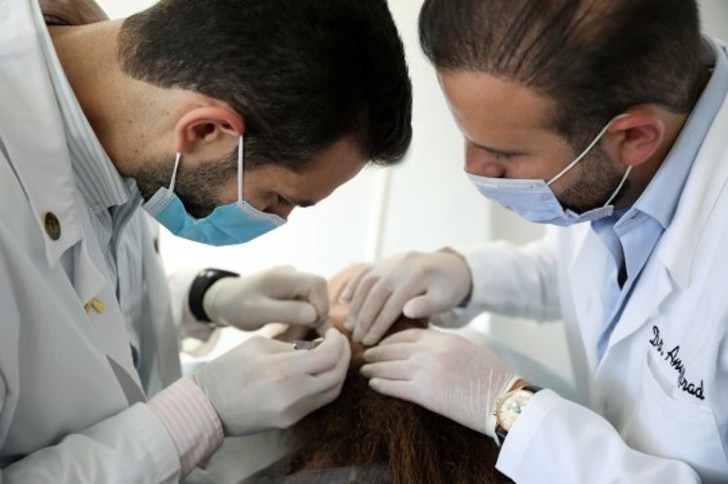 4 2 - Médico oferece cirurgias reconstrutivas gratuitas para vítimas de Beirute. Uma ajuda após a explosão