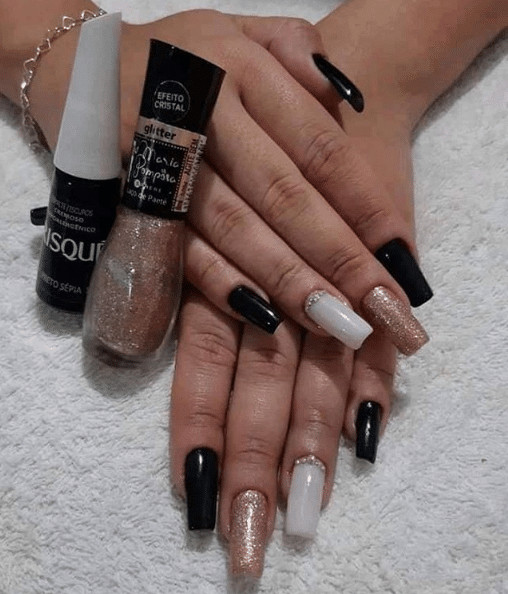 sensivel-mente.com - Micael enfretou o prenconceito, se tornou manicure para sustentar a fam&iacute;lia e tem mobilizado as redes sociais