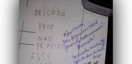 Bilhete de aluna na folha da lição comove professora e a internet