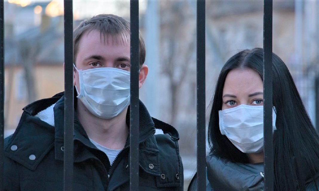 As máscaras reduzem imensamente os riscos de contaminação, assim apontam estudos.