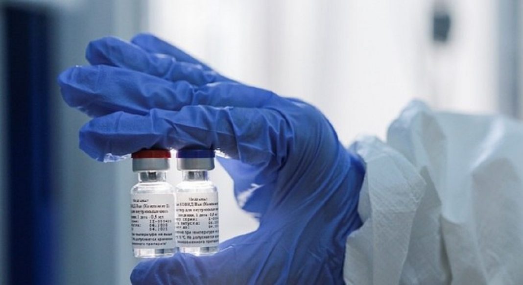 Rússia iniciará testes da vacina, que já foi aprovada, em 40 mil pessoas na próxima semana.