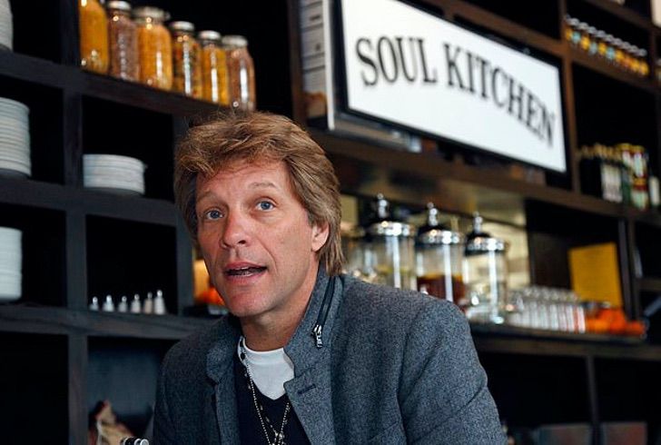 sensivel-mente.com - Jon Bon Jovi surpreende com seu físico tonificado. Ele fez uma pausa em suas excursões e instituições de caridade