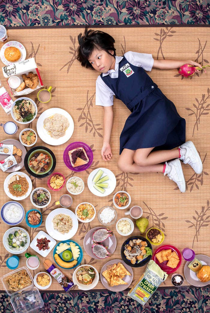 4 3 - 10 fotos de crianças de vários países que demonstram o que comem em uma semana