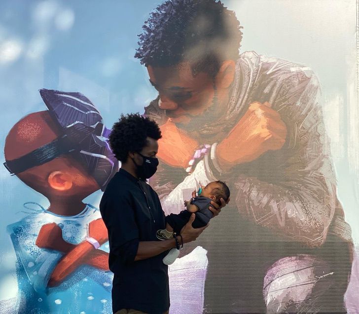 sensivel-mente.com - Belo mural em homenagem a Chadwick Boseman foi revelado na Disneylândia. Wakanda para sempre!