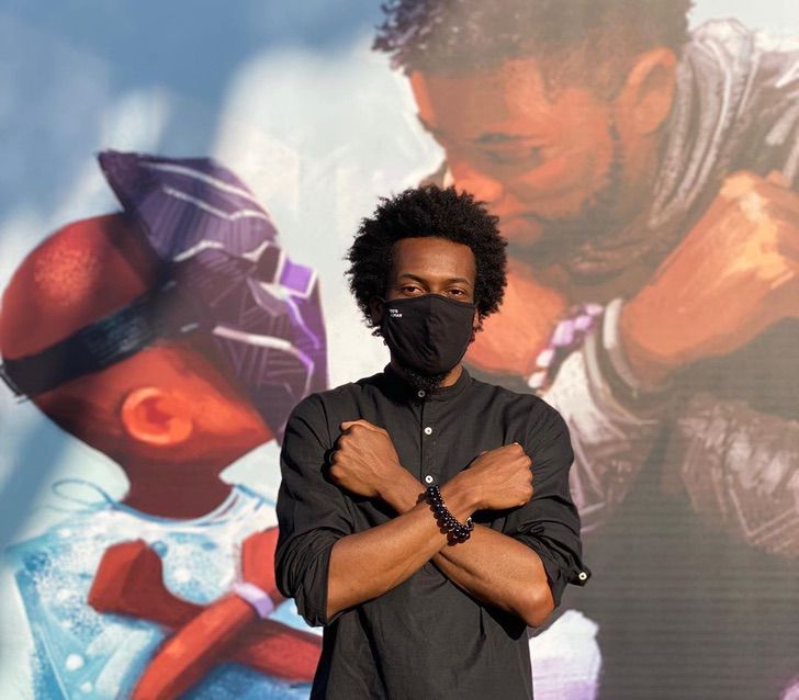 sensivel-mente.com - Belo mural em homenagem a Chadwick Boseman foi revelado na Disneylândia. Wakanda para sempre!