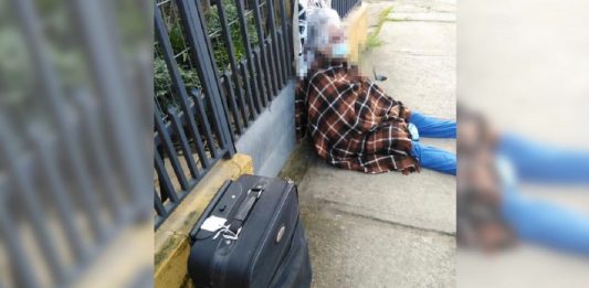 Filha expulsa de casa sua mãe de 88 anos na quarentena e a abandona na rua