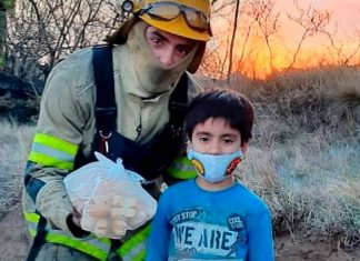 Lorenzo gasta suas economias para ajudar bombeiros de Córdoba.