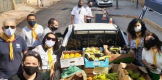 Voluntários levam 400 kg de frutas e verduras para alimentar animais famintos no Pantanal