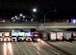 13 caminhoneiros se uniram para ajudar a polícia a salvar homem que ia pular de um viaduto