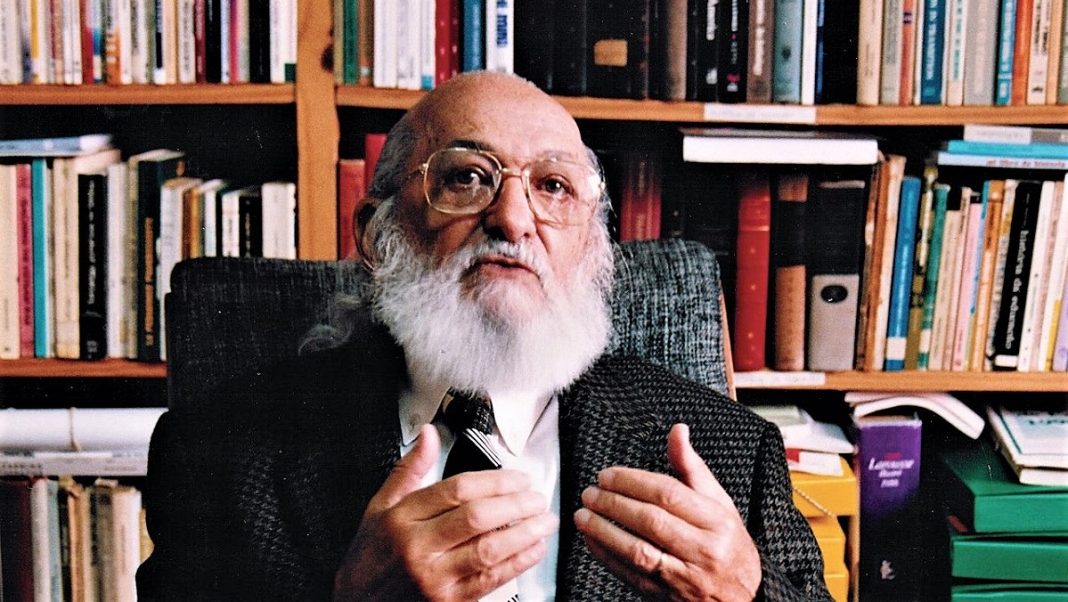 Paulo Freire teria questionado como estamos educando nossos filhos na era da COVID-19?