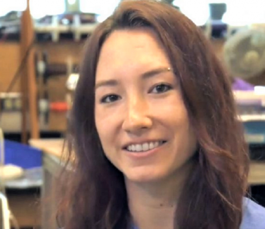 A jovem cientista da NASA que descobriu água na lua é bolsista, havaiana e tem dislexia