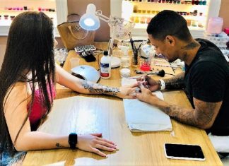 Homem supera preconceito se torna “manicure”