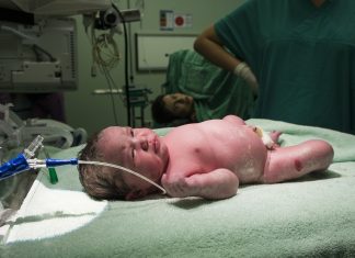 Nasce um bebê com anticorpos contra a Covid-19 na Espanha