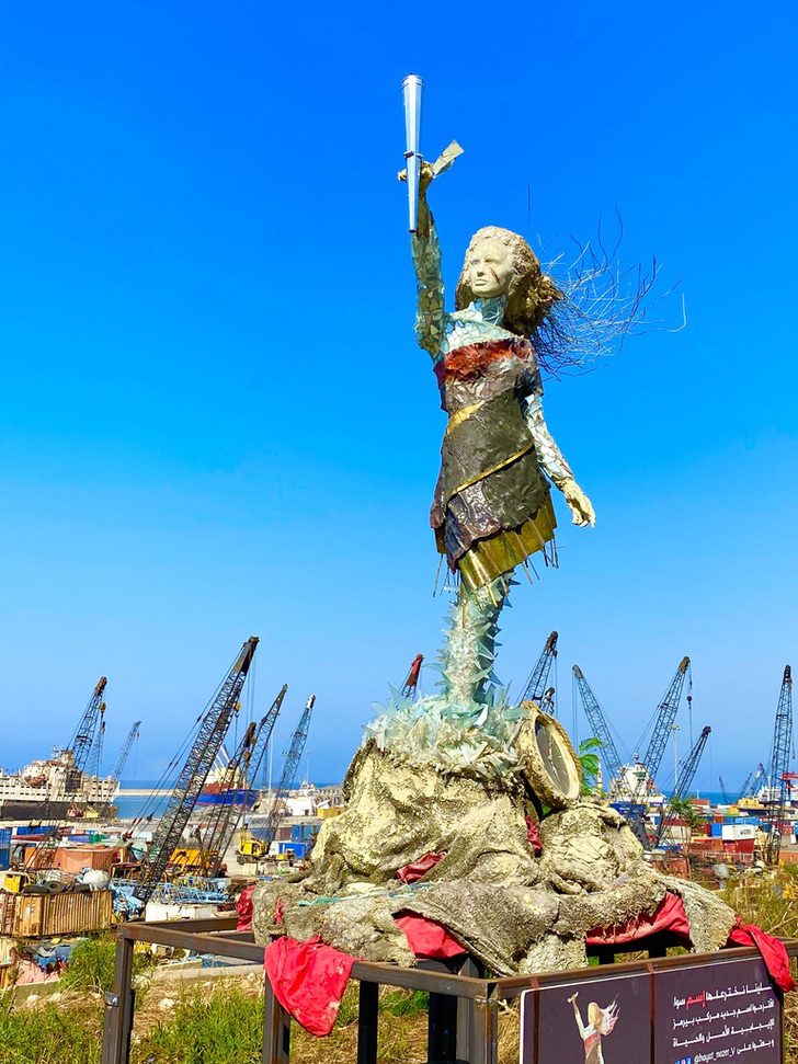 sensivel-mente.com - Artista libanesa cria escultura poderosa com as cinzas deixadas pela explosão em Beirute. Um tributo