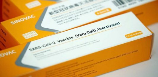 Conforme CNN, contrato de compra da vacina CoronaVac pelo governo de São Paulo não tem valores e favorece a empresa chinesa