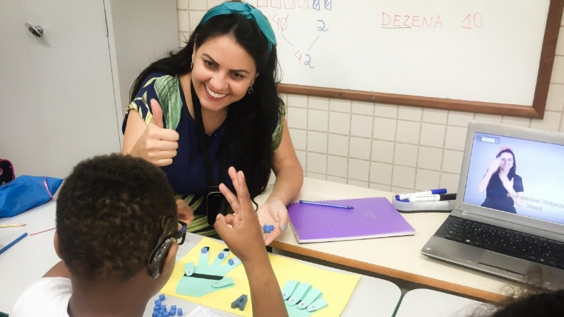 sensivel-mente.com - Professora brasileira está entre os finalistas do "Nobel da Educação"