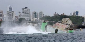 Embarcações foram afundadas na Baía de Todos-os-Santos para serem utilizados no turismo subaquático