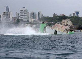 Embarcações foram afundadas na Baía de Todos-os-Santos para serem utilizados no turismo subaquático