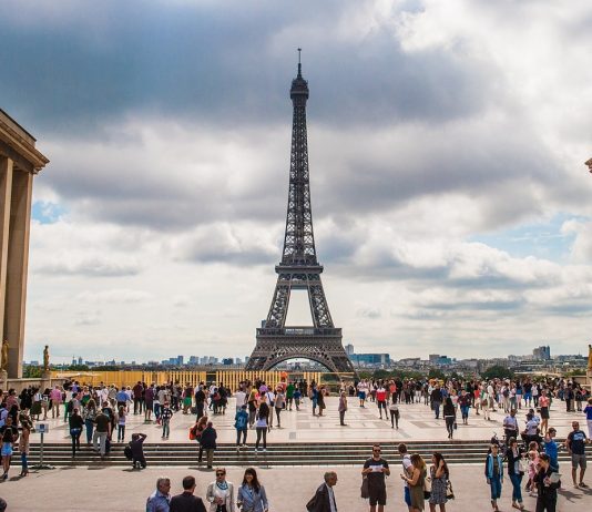 A França está oferecendo bolsa para brasileiros interessados em dar aula de português no país