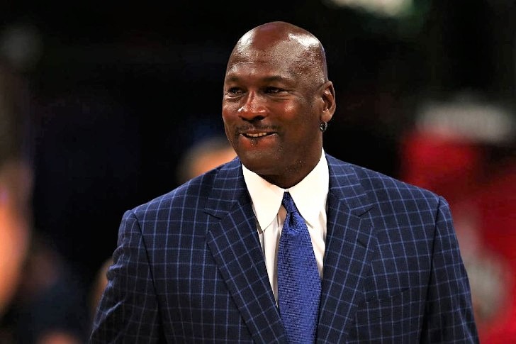 sensivel-mente.com - Michael Jordan doa US $ 2 milhões para alimentar famílias carentes.