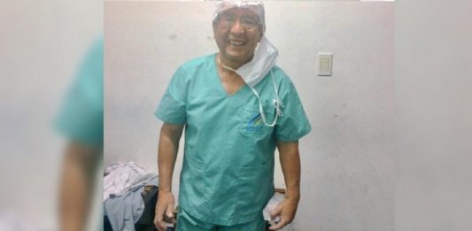 Médico aposentado retorna para tratar pacientes para ajudar na pandemia: “Sinto-me feliz e útil