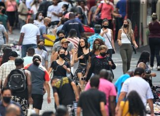 Centros comerciais em SP voltam às atividades com ruas lotadas, aglomerações e muitos sem máscaras e brigas (vídeo)