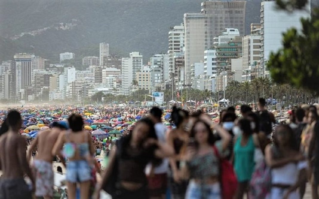 Brasil totalizou 6,5 milhões de infecções da Covid-19 e 175.000 óbitos com média móvel alarmante