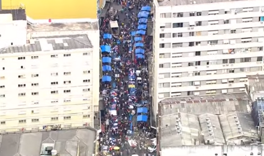 Faltando poucos dias para o Natal, São Paulo tem sábado de aglomerações exageradas e perigosas no comércio (vídeo)