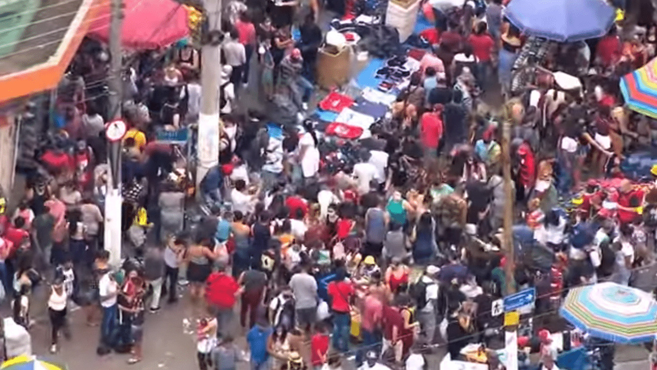 sensivel-mente.com - Faltando poucos dias para o Natal, S&atilde;o Paulo tem s&aacute;bado de aglomera&ccedil;&otilde;es exageradas e perigosas no com&eacute;rcio (v&iacute;deo)